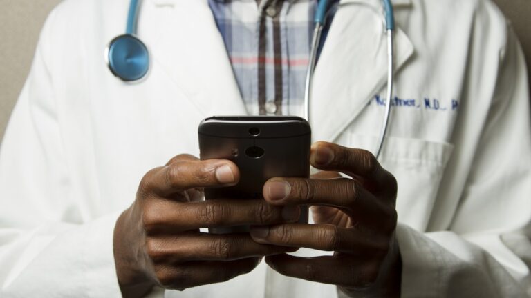 MedConnect — plateforme santé digitale connectant 12 cliniques marocaines